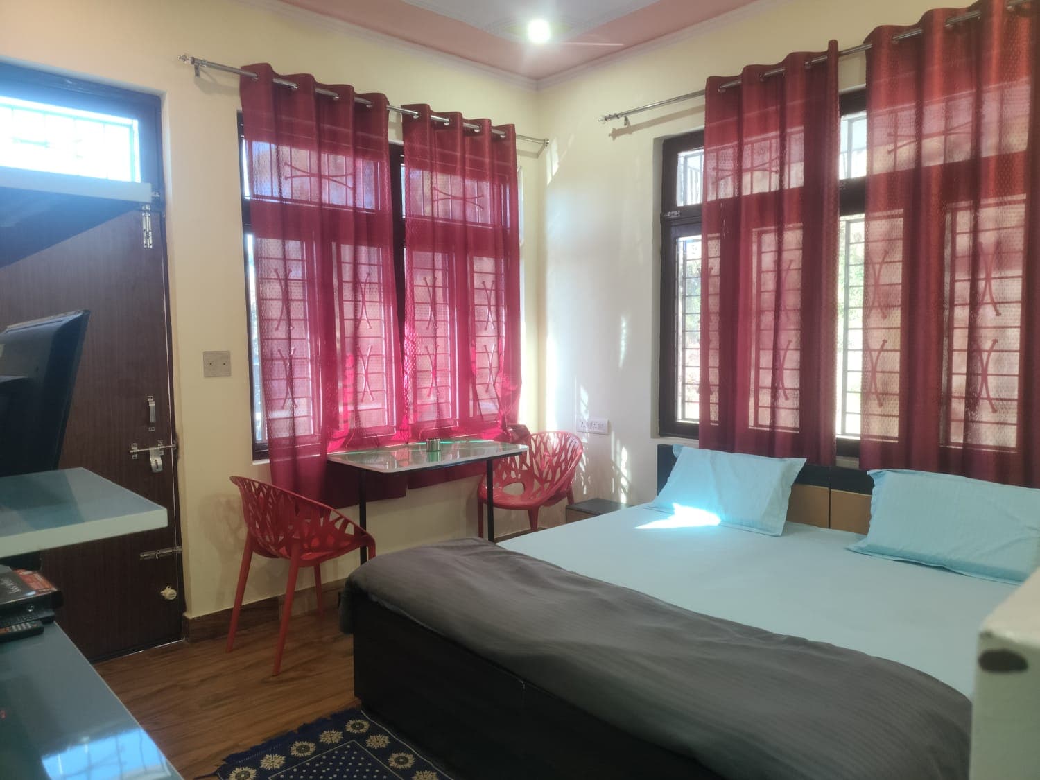 Side Facing Balcony Room - comfortable accommodation at Pali Hills